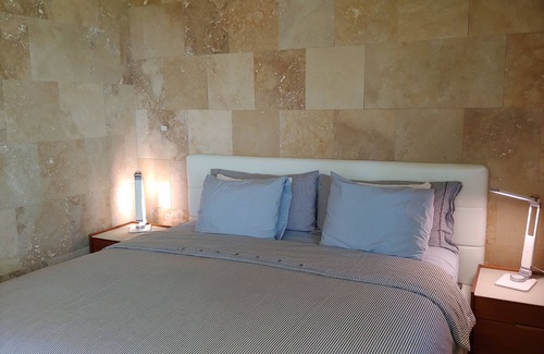 Spring Green Hotel | King Bed - Signature Style