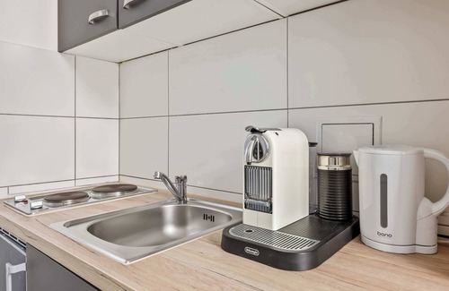 Rudolfsheim-Funfhaus Apartment | King Bed | Vienna City Hall | High Speed Wifi