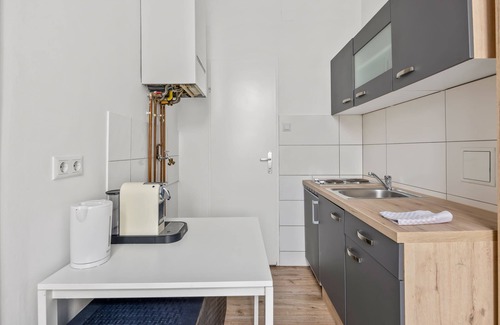 Rudolfsheim-Funfhaus Apartment | King Bed | Vienna City Hall | High Speed Wifi