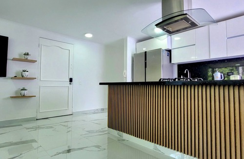 Los Naranjos Apartment | KING Bed, W/Office, 70" Smart TV, Bright, Quiet, Perfect Location