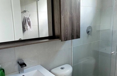 Los Naranjos Apartment | KING Bed, W/Office, 70" Smart TV, Bright, Quiet, Perfect Location