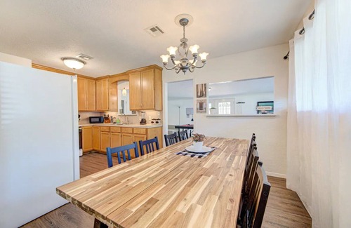 Beaumont Apartment | King bed with Pool table, decked patio and, gym.