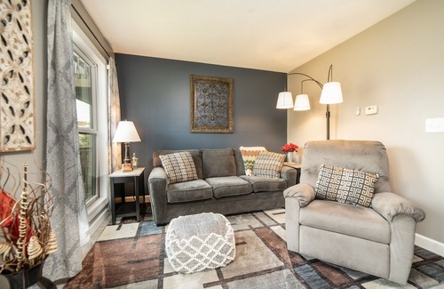 Table Rock Condo | King Bedroom Condo with Balcony - Golf Course View