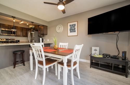 Table Rock Condo | King Bedroom Condo with Balcony - Golf Course View