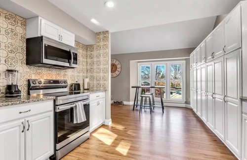 Kernersville House | King Beds Pet-Friendly Large Yard