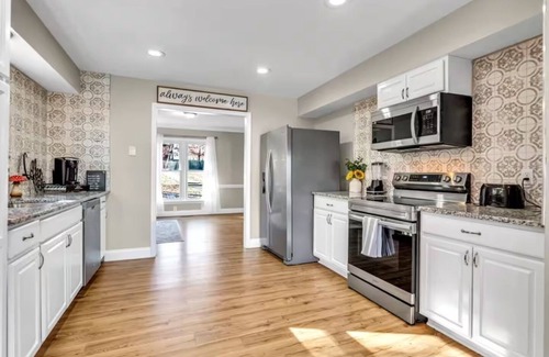 Kernersville House | King Beds Pet-Friendly Large Yard