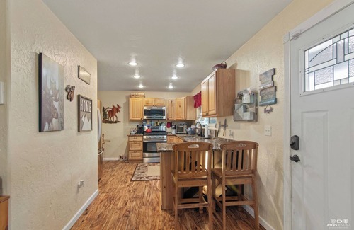Sterling Cabin | King Cabin -Full Kitchen + Laundry | Kenai Retreat
