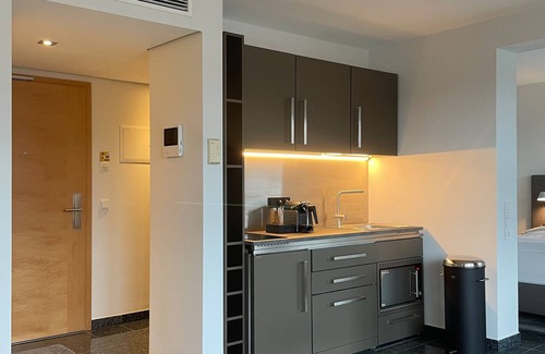 Unterrath Hotel | King Double Deluxe Apartment + Balcony