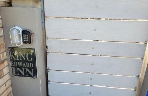 Newton Park Apartment | King Edward Inn 1