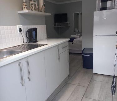 Newton Park Apartment | King Edward Inn 1