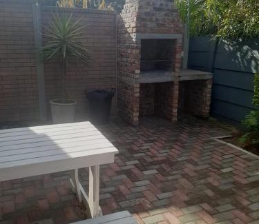 Newton Park Apartment | King Edward Inn 1