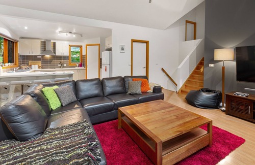 Sawmill Settlement House | King Parrot Retreat - Base of Buller