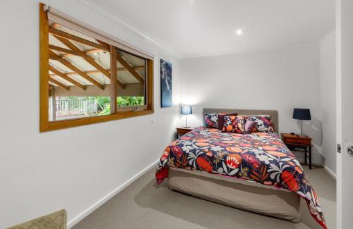 Sawmill Settlement House | King Parrot Retreat