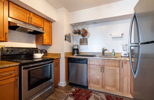 Fairview Park Apartment | King & Queen Luxury Memory Foam Beds near Cleveland Airport | Georgetown Villas