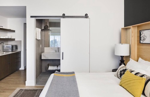 Teton Village Hotel | King + Queen Sofa, Gravity Haus, Outdoor Pool, Close to Gondolas - 2 Units