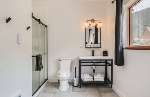 Idaho Springs Hotel | King Room, Boutique Mtn Motel Idaho Springs