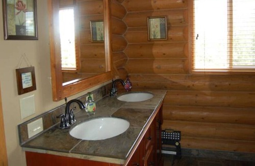 Williams Cabin | King's Lodge Cabin: Grand Canyon, Polar Express, Golf & Private Forest