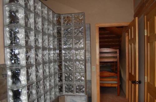 Williams Cabin | King's Lodge Cabin: Grand Canyon, Polar Express, Golf & Private Forest