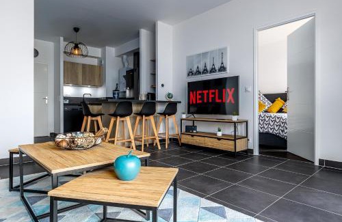 Ferrieres-en-Brie Apartment | King Size Bed - Free Private Parking - Garden & Terrace - 14min from DisneyLand