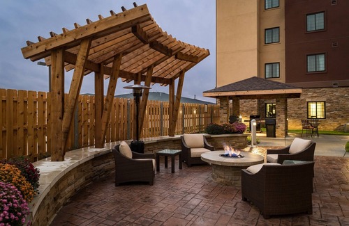 West Omaha Condo | King Suite. Free Breakfast. Pool & Hot Tub. Near the Nebraska Medical Center!