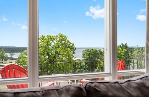 Indian Point Condo | King Suite w/Lakeview | Swim-Up Bar & Marina Access, Tiki Bar & Pet Friendly!