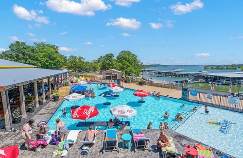 Indian Point Condo | King Suite w/Lakeview | Swim-Up Bar & Marina Access, Tiki Bar & Pet Friendly!