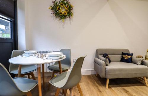 Etchinghill House | Kingfisher Cottage