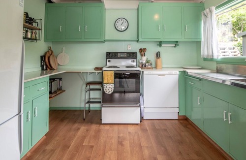 Akaroa House | Kingfisher's Perch - Takamatua Holiday Home