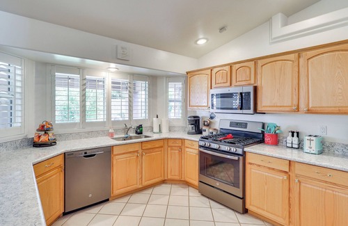 Kingman House | Kingman Family Home: Yard, Grill & Room to Relax!