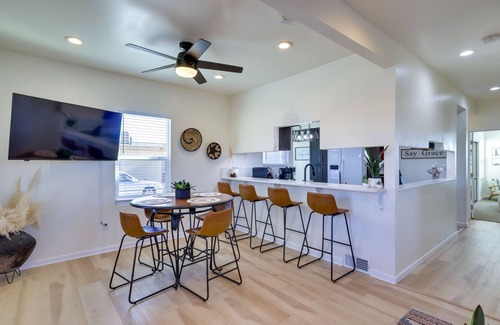 Kingman House | Kingman Retreat w/ Hot Tub: 1 Block to Route 66!