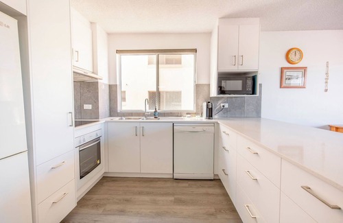 Kings Beach Apartment | Kings Beach Oceanfront Apartment With Pool