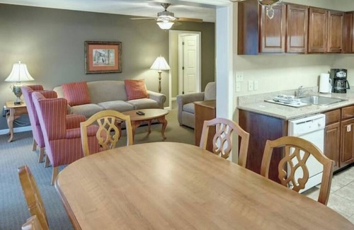 Williamsburg Resort | Kingsgate Resort 2 Bedroom w/POOL