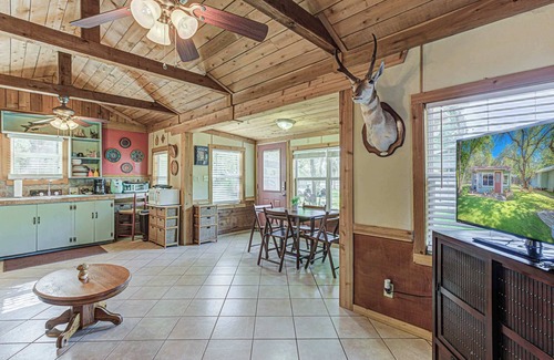 Kingsland House | Kingsland Duo – 2 Cottages in 1 w/Lakeview!