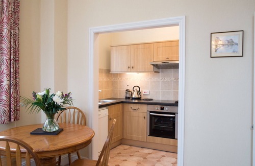 Dartmouth Apartment | Kingsley Standard Apartment - 1 Bed-Courtyard view