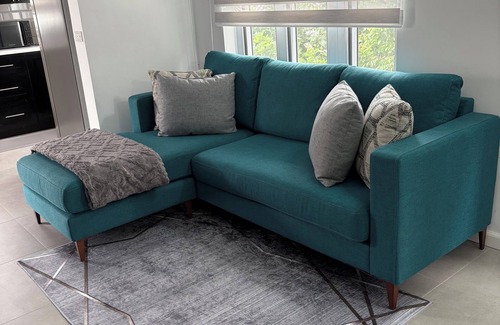 Norbrook Apartment | Kingston Modern Apartment With Free Parking and Wifi