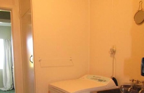 Kinloch House | Kinloch Lakefront Bach - includes linen and WiFi