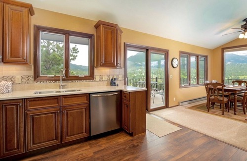 Windcliff Estates House | Kintzle Family Vacation At Windcliff 4 Bedroom Home by RedAwning