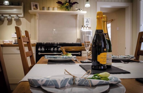 Kirriemuir Cottage | Kirk Wynd Cottage - Classic Charm