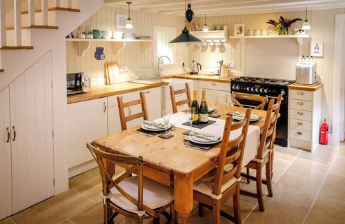 Kirriemuir Cottage | Kirk Wynd Cottage - Classic Charm