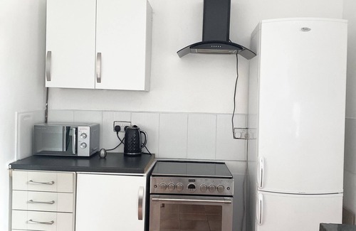 Thurnscoe House | Kirkby House in Moorthorpe near a train station, great access to motorways