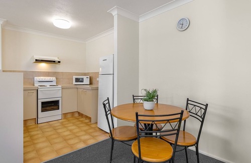 Coolangatta Apartment | Kirra Belle 2 - Central Kirra - Pet Friendly!