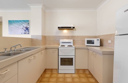 Coolangatta Apartment | Kirra Belle 2 - Central Kirra - Pet Friendly!