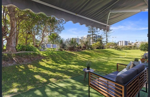 Coolangatta Apartment | Kirra Escape - Beachside Kirra - Pet Friendly - Min. 3 Night Stays!