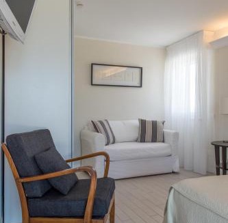Pinarella Hotel | Kiss Beachfront Hotel & Restaurant