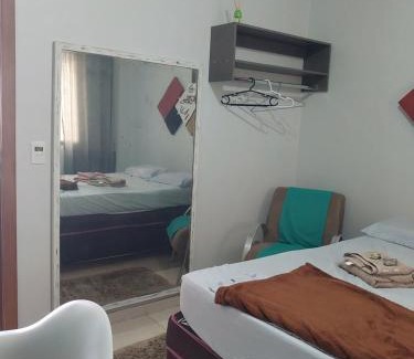 Maringa Apartment | Kit Net 5 azul cama casal