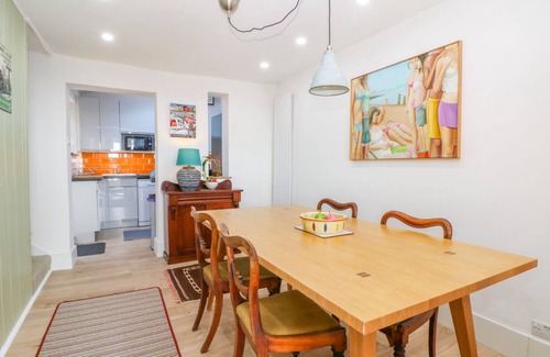 Hythe Cottage | KITS COTTAGE, pet friendly, with open fire in Hythe