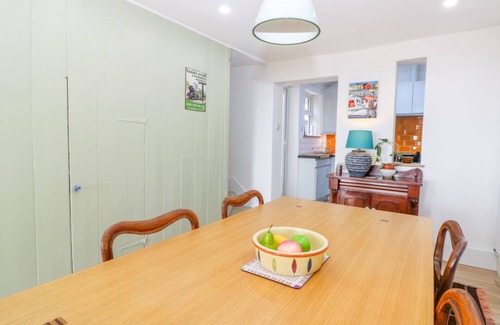 Hythe Cottage | KITS COTTAGE, pet friendly, with open fire in Hythe