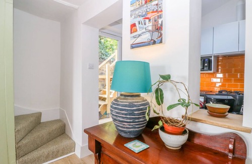 Hythe Cottage | KITS COTTAGE, pet friendly, with open fire in Hythe