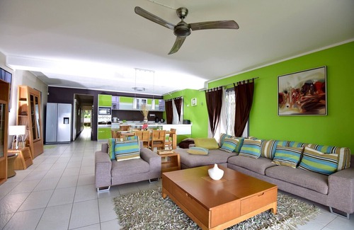 Trou d'Eau Douce Apartment | KIWI beach apartment on ground floor with direct access to beach and sea