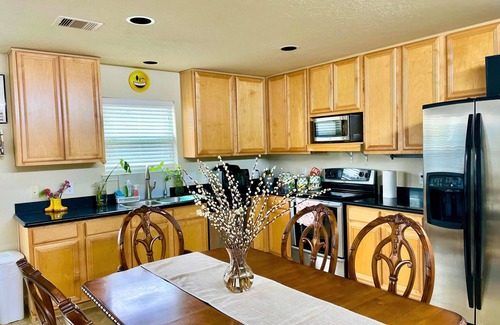 Southeast Houston House | KIWI House near Med Center/NRG